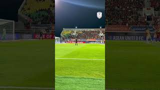 Download lagu 👋 Hey, PSM fans, want another look at 𝙩𝙝𝙖𝙩 Reza PK save? Thought you might 😏 #ShopeeCup #ASEANUtdFC mp3
