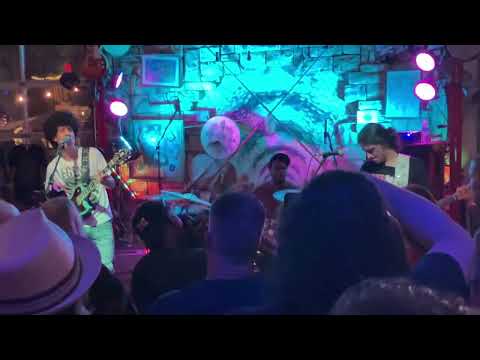 Taz plays Manic Depression