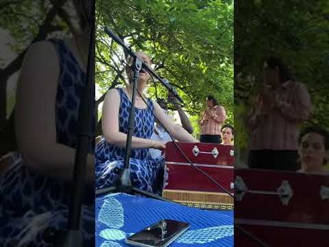 Kirtan by HG Jahnavi Jivana Mataji(Jahnavi Harrison)