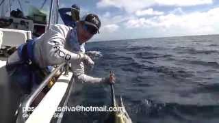 preview picture of video 'Pesca en Bahía Solano, Colombia con Alejandro Linares'