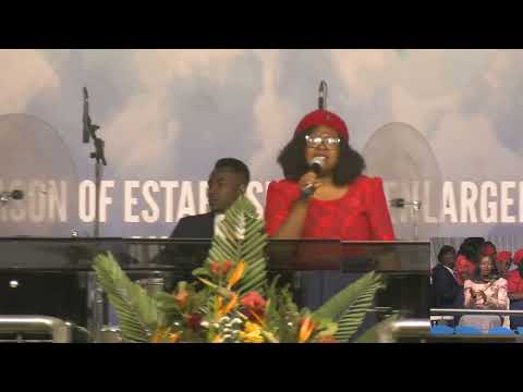 Baba vedu vari kudenga, Zita renyu ngarikudzwe - led by Mrs Mutsutsururu