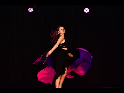 Zuzanna Borowczyk (Malvarrosa) - Belly dance fan veil show.