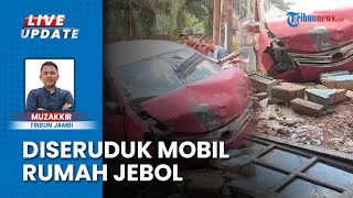 Mobil Merah Seruduk Rumah Warga hingga Jebol dengan Kecepatan Tinggi saat Pemilik Sedang Santai