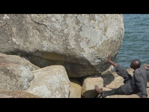 JIWE LA AJABU MWANZA LINALOCHEZA LIKISIKIA SAUTI - USICHUKULIE POA