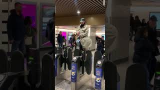 Download lagu Man Riding Another’s Shoulder While Passing the Faregate mp3 Download lagu Man Riding Another’s Shoulder While Passing the Faregate mp3