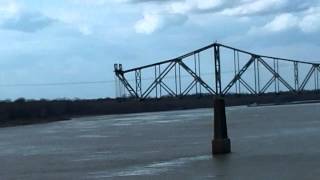 preview picture of video 'GREENVILLE MISSISSIPPI BRIDGE part 2'