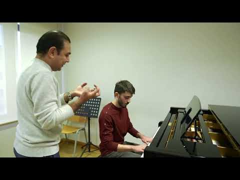 Əməkdar artist -Emil Əfrasiyab.