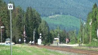 preview picture of video 'CN Train arriving in Blue River BC - [HD]'