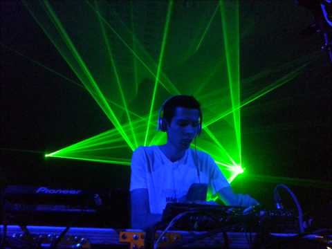 Tujamo & Plastik Funk - Rocky Who (X-Seb Rework)