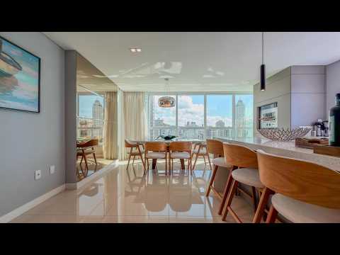 Lindo apartamento à venda em Balneário Camboriú, no 30º andar do edifício Lumiere