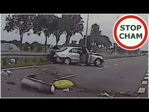 Mercedes i BMW taranują się na S8 - wypadek #478