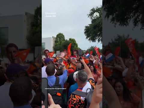 Dutch fans rally in Houston ahead of World Cup match against Sweden