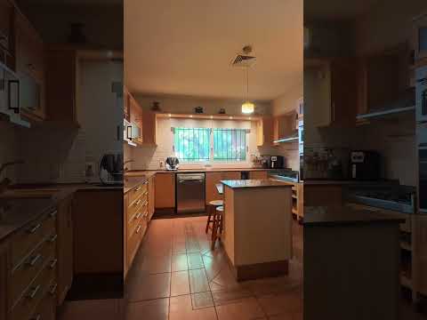 Video de YouTube - Casa en venta 3 o 4 dormitorios + servicio Parque Miramar - Ref 2018