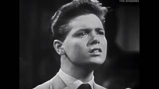 Cliff Richard &amp; The Shadows - Travellin’ Light (1959)