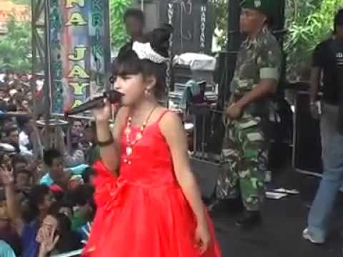 MENYULAM KAIN RAPUH - TASYA NEW PALLAPA 