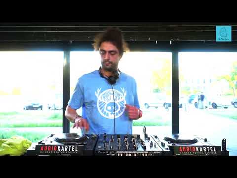 The Blue Oyster: Skullfellaz (tech-house set) / 12.05 / 18 - 19