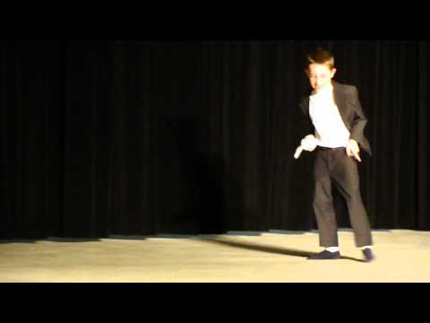 Jake Mac dancing "Billie Jean"