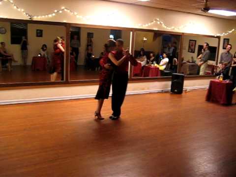 Richard Cepeda y Kelli McChesney demo a milonga at Tango Pavadita