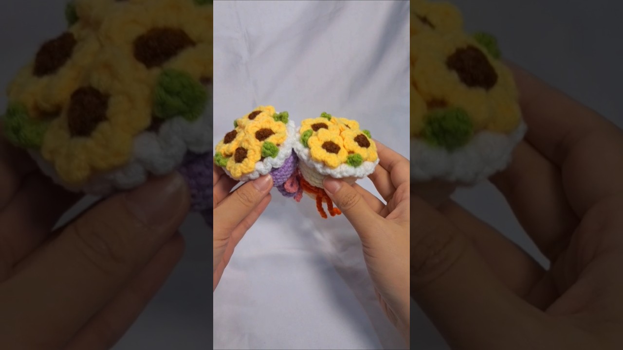 mini sunflower bouquet is up on the channel 🌻🌻 #crochet #amigurumi #crochettutorial #crochetflower