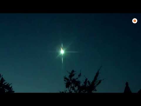 Dashcam captures meteor falling from night sky