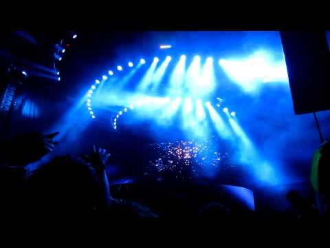 Calvin Harris at Lollapalooza 2012 playing In My Mind!!!