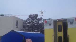 preview picture of video 'Stunning Helicopter Crane Rescue Above Fire in Kingston, Ontario - Dec 17, 2013'