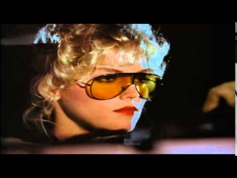 Sharon Stone in Magnum 5x01 Echoes Of The Mind