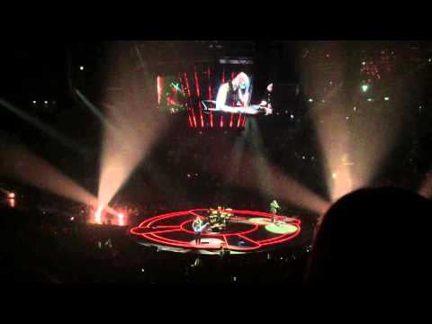 Muse - Hysteria + Back in Black Riff (Live @ Bercy, Paris - 01 mars 2016)