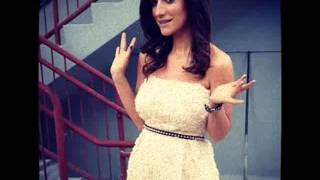 Laura Pausini: Angeli Nel Blu + testo.