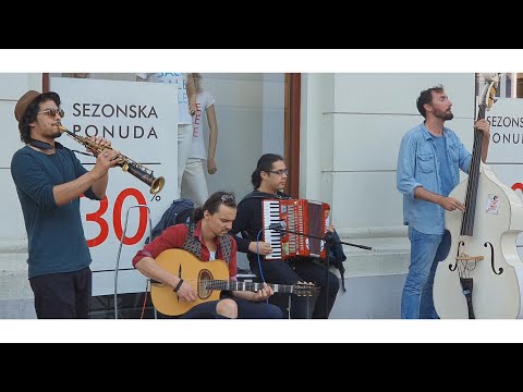 Ulični svirači izvode "Blue moon" na Cvjetnom trgu