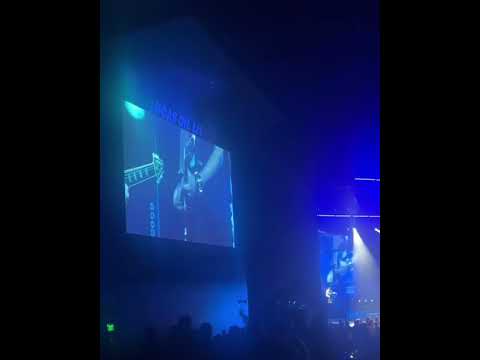 Kurt Allison & Jack Sizemore guitar riff at Jason Aldean’s Concert at WinStar Casino