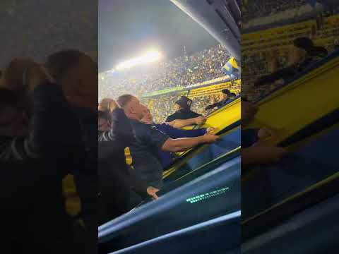 "La 12 los jefes #la12 #bocajuniors #bombonera #futbol #azulyoro #bocala12ok #boca #bocaespueblo" Barra: La 12 &bull; Club: Boca Juniors