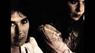 Kate & Anna McGarrigle - On my way to town