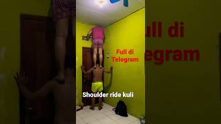 Download lagu Shoulder ride challenge berdiri/ shoulder ride stand. Beban 80kg kecil si cabe rawit #panjatpinang mp3