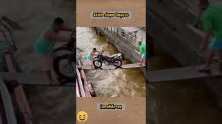 Download lagu detik detik motor jatuh ke sungai mp3