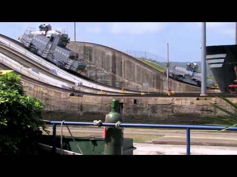 AIDAaura in Colon, Panama Jan/2007 - Gatun locks
