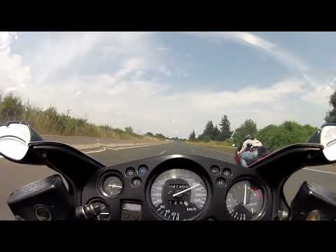 Honda CBR1100XX Blackbird vs Kawasaki Ninja ZX9-R, rolling start