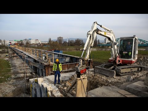 Radovi na obnovi pješačkog Savskog mosta
