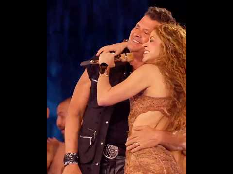 Shakira, Carlos Vives - La Bicicleta (Las Mujeres Ya No Lloran World Tour - Official Video)