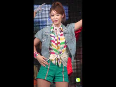 110710 T-ara Jiyeon - Roly Poly @ 2011 Dungeon Fighter Festival [fancam].mkv