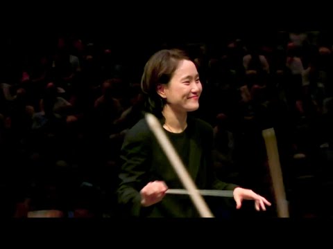 Han-Na Chang conducts Tchaikovsky 5 (2014)