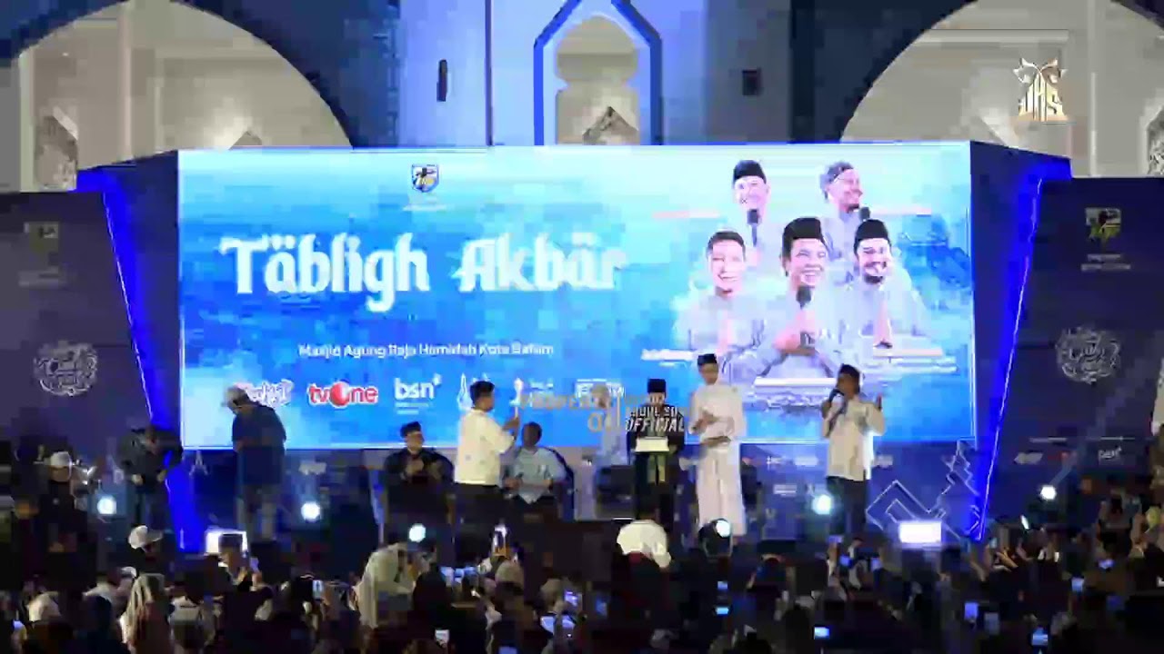 INDAHNYA MERAYAKAN CINTA - BATAM - USTADZ ABDUL SOMAD