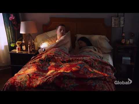 Jay gets a text from Hailey while he's still using his old cover I Chicago P.D 5.09