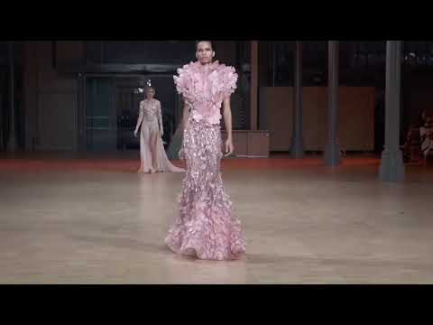 Models struggle to walk at Elie Saab Haute Couture Spring/Summer 2022 Fashion Show