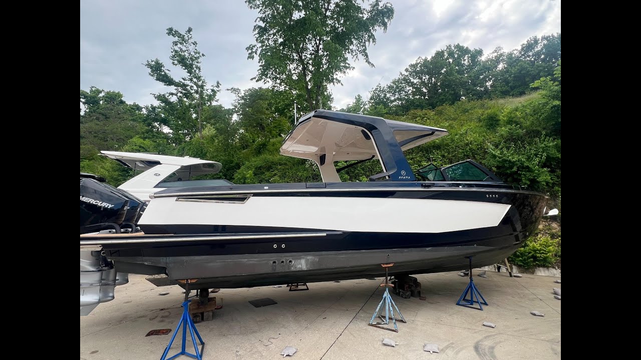 A photo of this 2022 Aviara AV36 Outboard