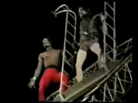 Thunderdogs/Trapéze Volant, 'Metal Clown' Cirque Archaos