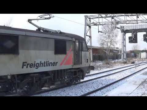 Stafford Railway Station 90048/90047 FL departs the UDG on 4S44 in Feb 2018