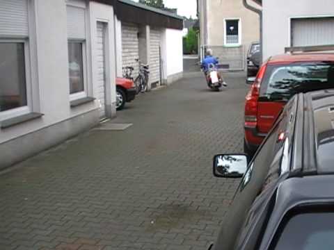 J. Costa Variomatik im Burgman AN 250, 1. Probefahrt auf dem Hof 2/5