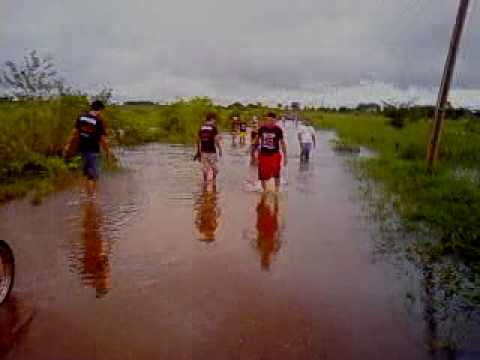 saveiro fuleira equipe interligados em destino a anaja-pa olha a situação da estrada