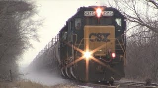 preview picture of video 'CSXT 8315 East, SD40-2, SD60I and SD50-2 by Hampshire, Illinois on 1-13-2013'